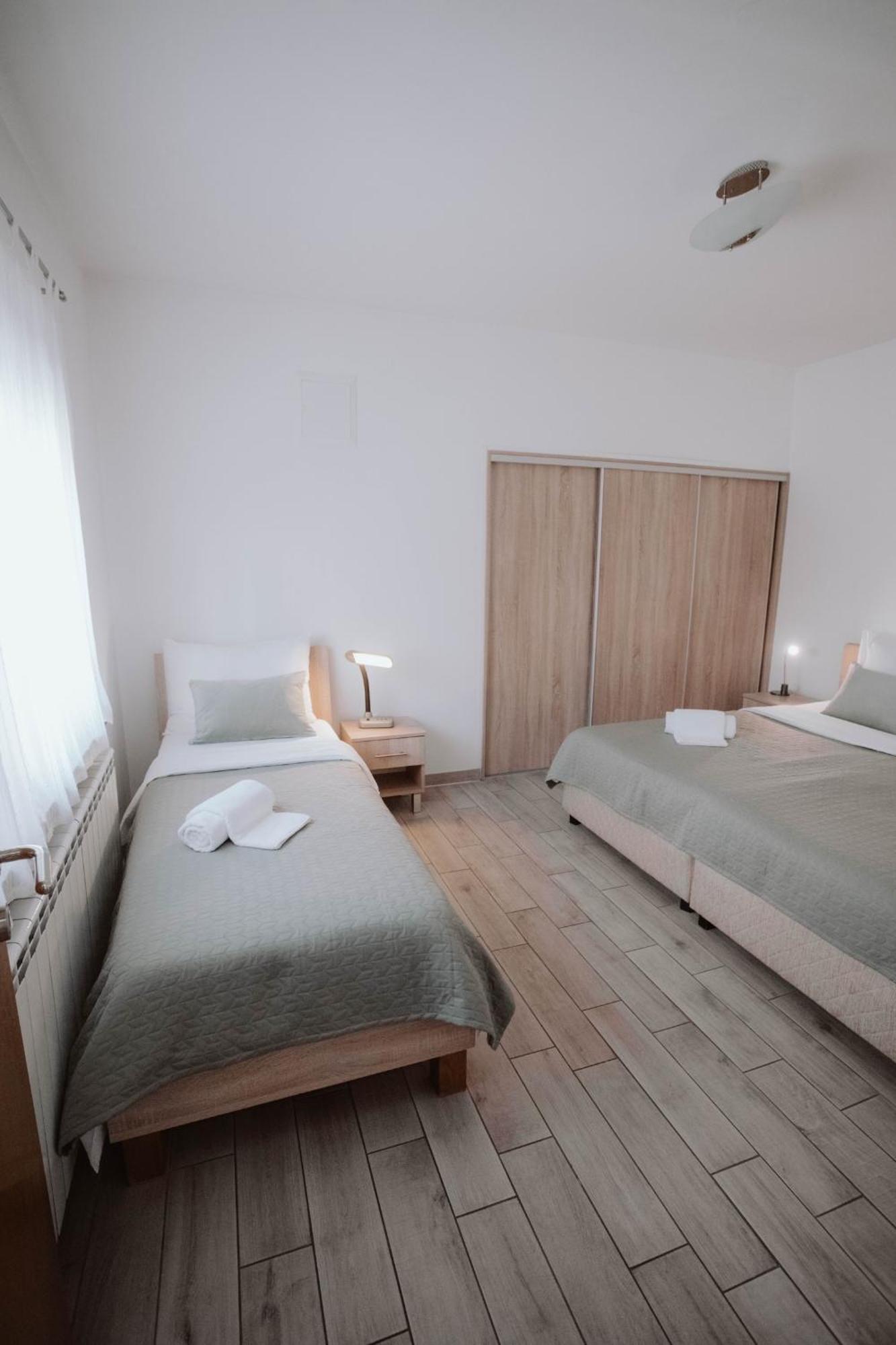Apartments Peric - ジュパニャ エクステリア 写真